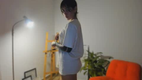 Linda  independent model artgeea online show from April 9, 11:21 pm