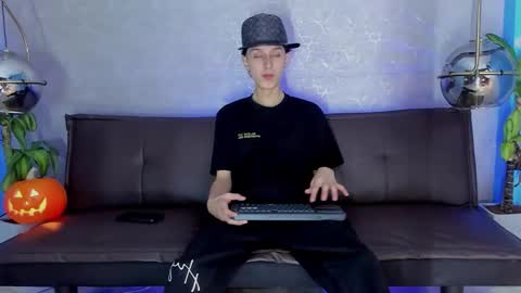 Snapshot of arthurcox_ chatting on October 28, 5:37 pm arthurcox_ online show from October 28, 5:37 pm