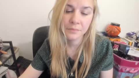 MIA online show from April 20, 8:32 pm