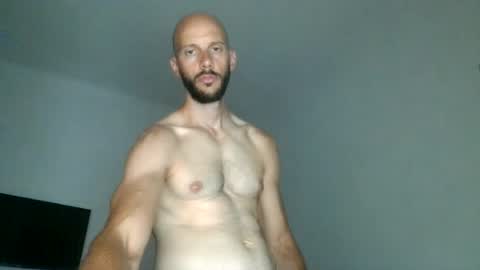 Snapshot of artur833 chatting on June 29, 8:09 pm artur833 online show from June 29, 8:09 pm