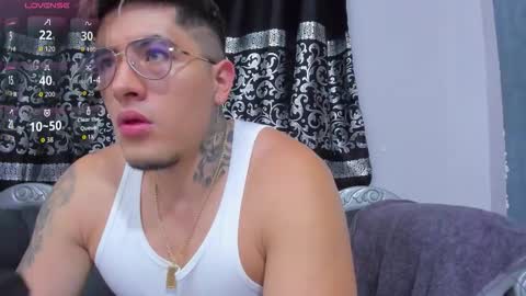 Snapshot of arturfrostt chatting on December 4, 11:19 am Artur online show from December 4, 11:19 am