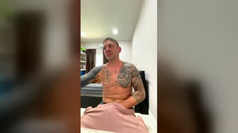 Snapshot of arunboy81 chatting on May 24, 5:45 am Lucash413 online show from May 24, 5:45 am