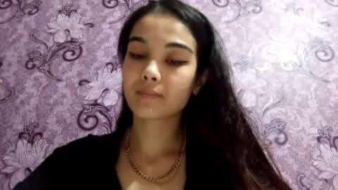 Amina online show from December 4, 8:28 pm