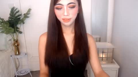 Ariella online show from April 9, 10:15 pm