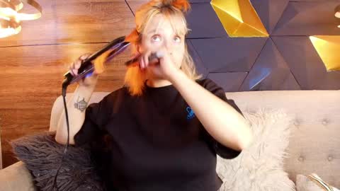 sofia online show from April 8, 11:10 am