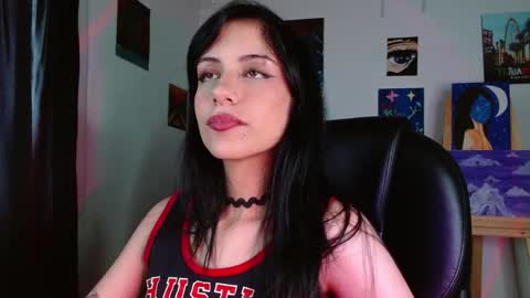   Independent Model online show from April 7, 7:25 pm