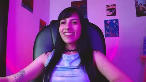   Independent Model online show from April 16, 9:39 pm