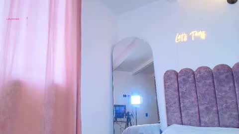 aryascollins online show from October 16, 1:01 pm