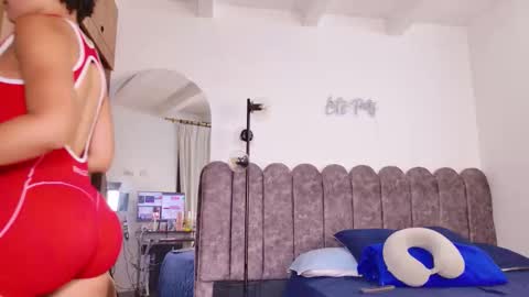 aryascollins online show from March 25, 11:44 pm