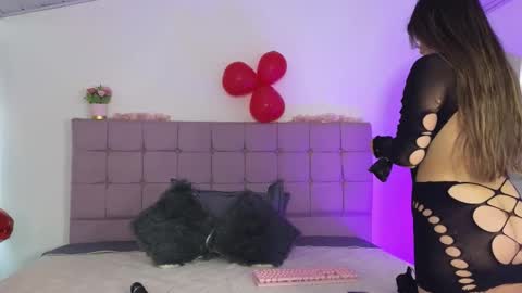 arycooper_ online show from February 19, 12:12 pm