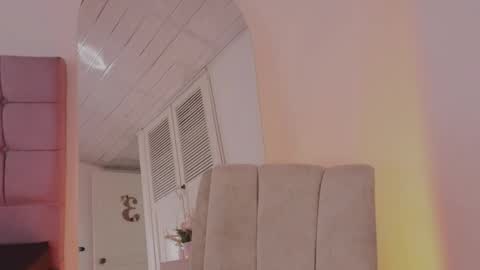 arycooper_ online show from June 4, 4:02 pm