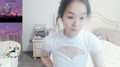 Lily online show from March 26, 4:07 am