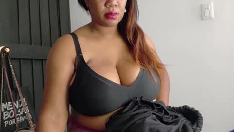 ashanty_1012 online show from October 28, 4:09 pm