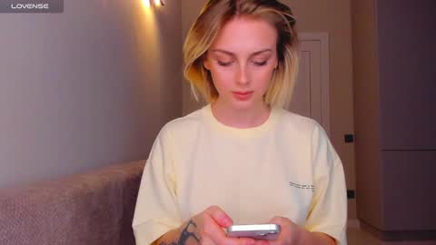 your pretty Ashley online show from December 5, 6:00 pm