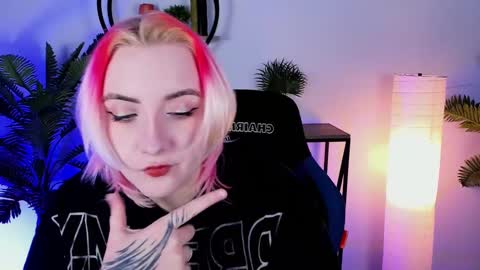 AshleyAshe  online show from February 9, 5:01 pm