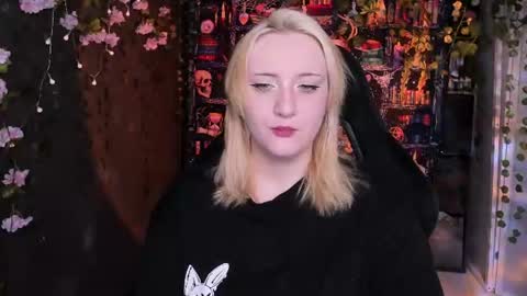 Snapshot of asheluck chatting on June 30, 7:42 am AshleyAshe online show from June 30, 7:42 am