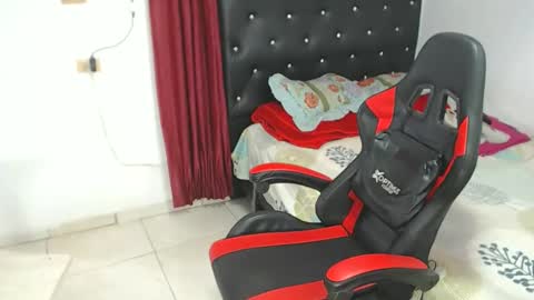 ashelyhots9inches online show from February 20, 5:35 pm