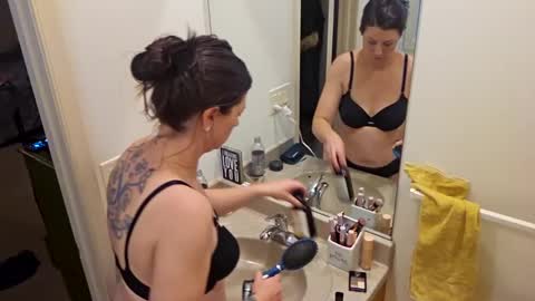 Snapshot of ashelynngrey1986 chatting on January 1, 2:30 am Ashelynn Grey online show from January 1, 2:30 am