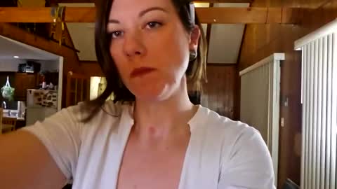 Snapshot of ashelynngrey1986 chatting on February 23, 5:01 am Ashelynn Grey online show from February 23, 5:01 am