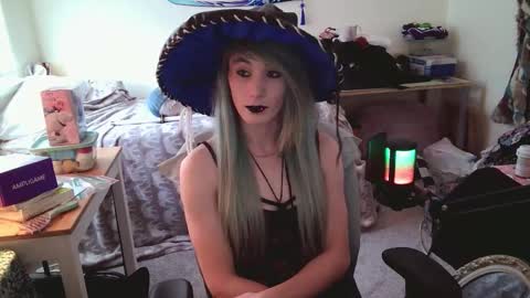 Snapshot of ashethegengar chatting on December 2, 7:53 pm Ashley Scarlett online show from December 2, 7:53 pm