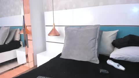 Ashkoreh online show from February 21, 8:10 pm