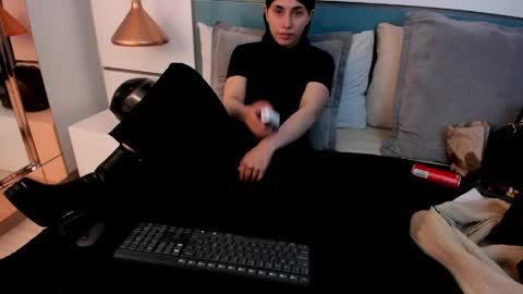 Ashkoreh online show from April 22, 3:46 pm