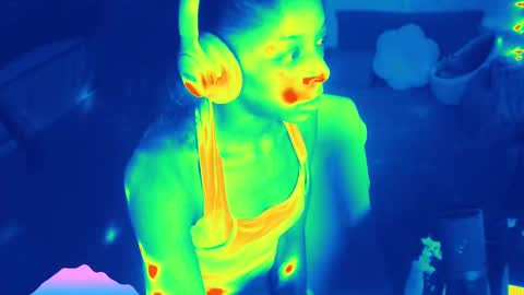 Snapshot of ashledaniella chatting on January 25, 6:01 am Ashle online show from January 25, 6:01 am