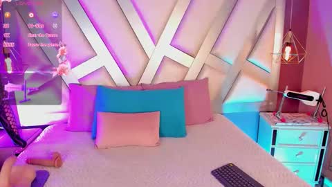 Snapshot of ashleey_bell_ chatting on April 22, 12:28 pm Ashley online show from April 22, 12:28 pm
