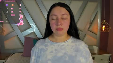 Snapshot of ashleey_bell_ chatting on May 18, 1:28 pm Ashley online show from May 18, 1:28 pm