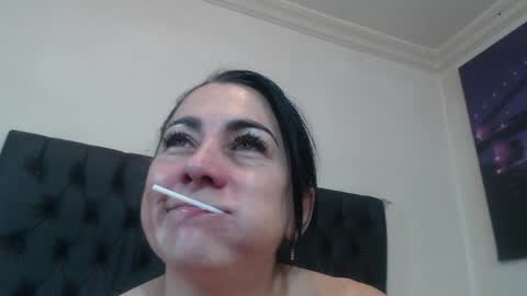 ashleey_thompson online show from June 7, 8:12 pm