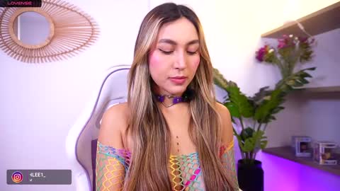 Snapshot of ashley2004_ chatting on October 15, 5:13 pm Nay online show from October 15, 5:13 pm