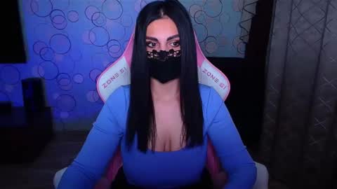   Yasmina   online show from November 18, 3:45 am