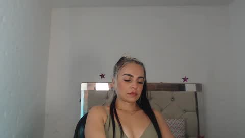 ashley__tylor online show from January 14, 6:13 am