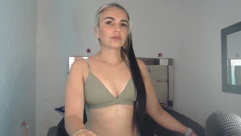 ashley__tylor online show from January 14, 9:24 am