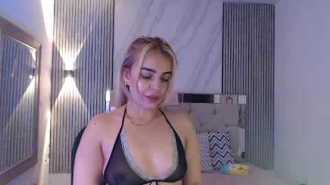 ashley__tylor online show from April 9, 12:10 am