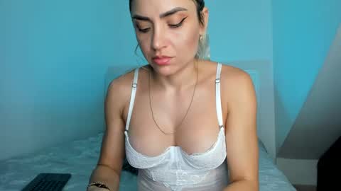 Snapshot of ashley_blair chatting on December 17, 12:23 am ashley_blair online show from December 17, 12:23 am
