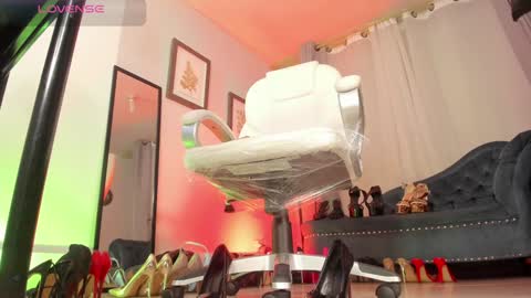 ashley_leon_ online show from January 10, 12:36 pm