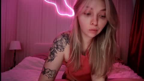 Ashley Matthew online show from May 12, 11:40 am