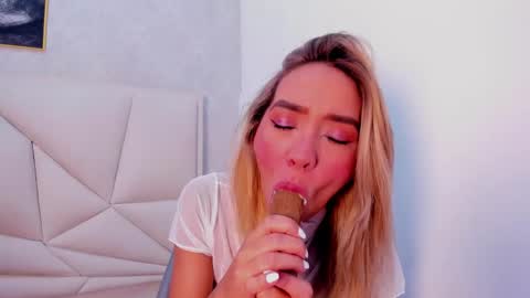 Snapshot of ashley_miller26 chatting on March 3, 11:33 am ashley_miller26 online show from March 3, 11:33 am