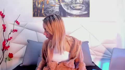 Snapshot of ashley_miller26 chatting on March 10, 11:32 am ashley_miller26 online show from March 10, 11:32 am