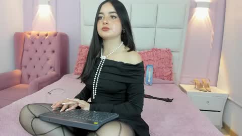 Snapshot of ashley_petit chatting on May 10, 1:05 pm ashley_petit online show from May 10, 1:05 pm