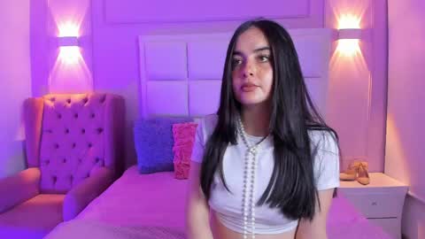 Snapshot of ashley_petit chatting on May 14, 1:29 pm ashley_petit online show from May 14, 1:29 pm