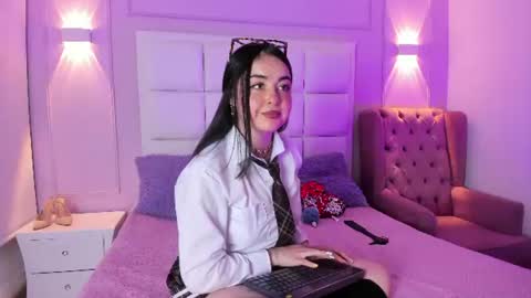 ashley_petit online show from July 18, 1:26 pm