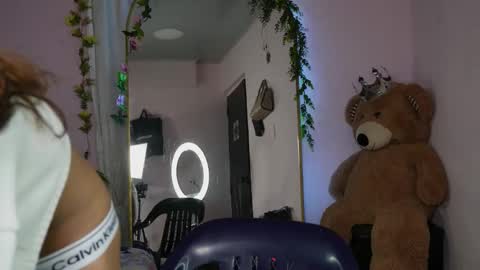 ashley_winhouse online show from April 26, 7:33 pm