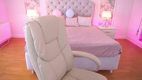 ashleybaee online show from May 29, 11:30 am