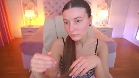 ashleybaee online show from June 10, 11:53 am