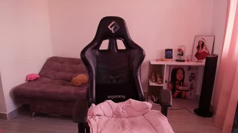 Snapshot of ashleyene2 chatting on October 21, 7:58 pm Ashley online show from October 21, 7:58 pm