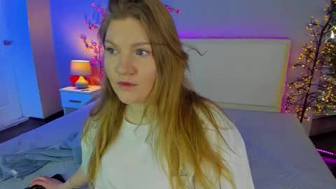 AshleyJonse online show from April 19, 5:18 am