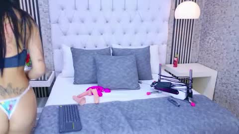 Snapshot of ashleyroberh chatting on May 2, 8:47 pm AshleyRoberh online show from May 2, 8:47 pm