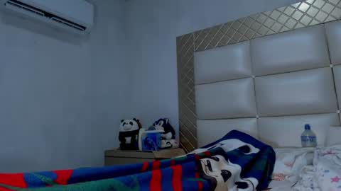 Snapshot of ashleytravis_ chatting on July 15, 2:39 am online show from July 15, 2:39 am